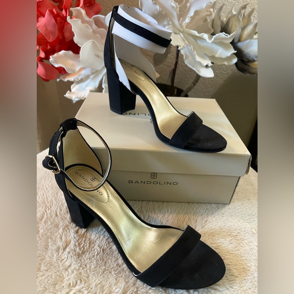 Black heels with strap